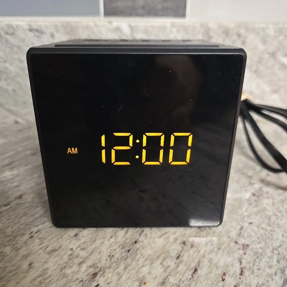 Sony‎ ICF-C1 Desktop Alarm Clock AM FM Radio Black Sony ICFC1 - Preowned.